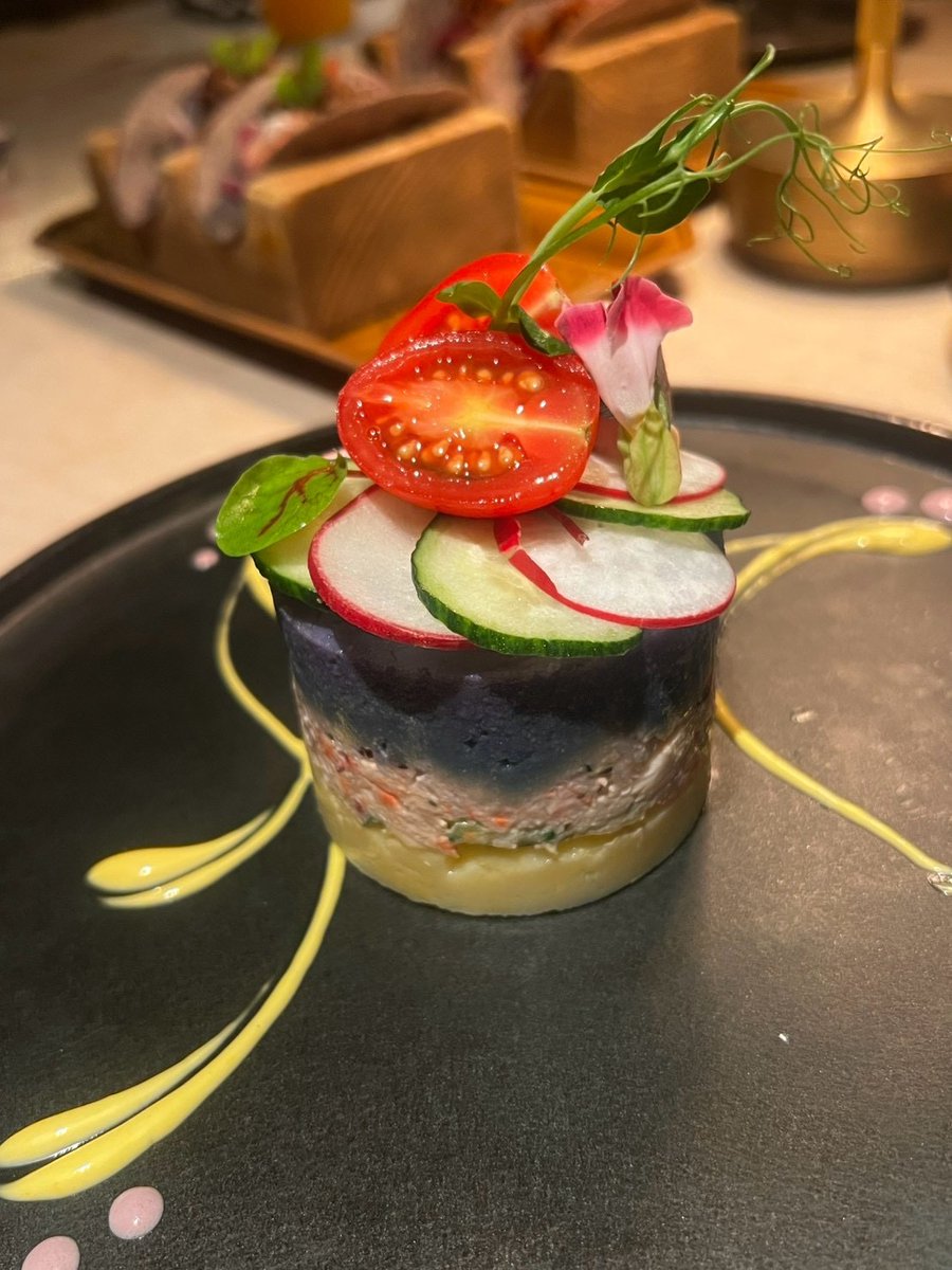 hiro1980628's tweet photo. 名古屋にこんなフォトジェニックなペルー料理あるの知らなかった。カウサレジェーナは海鮮の旨みぎっしり、薪火ステーキは香ばしさ満点。固めプリンまで最後まで満足度高すぎ。特別な日やデートにオススメのお店。
🏠Alan. latin diner &amp; burn
📍名古屋市中区栄3-9-2ジェムズ栄3F https://t.co/A9L4yi3Uae