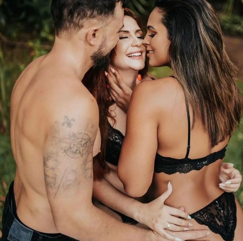 3somehub's tweet photo. There's always room for more😍
#threeisbetterthantwo #FFM https://t.co/iYFqTot8pa
