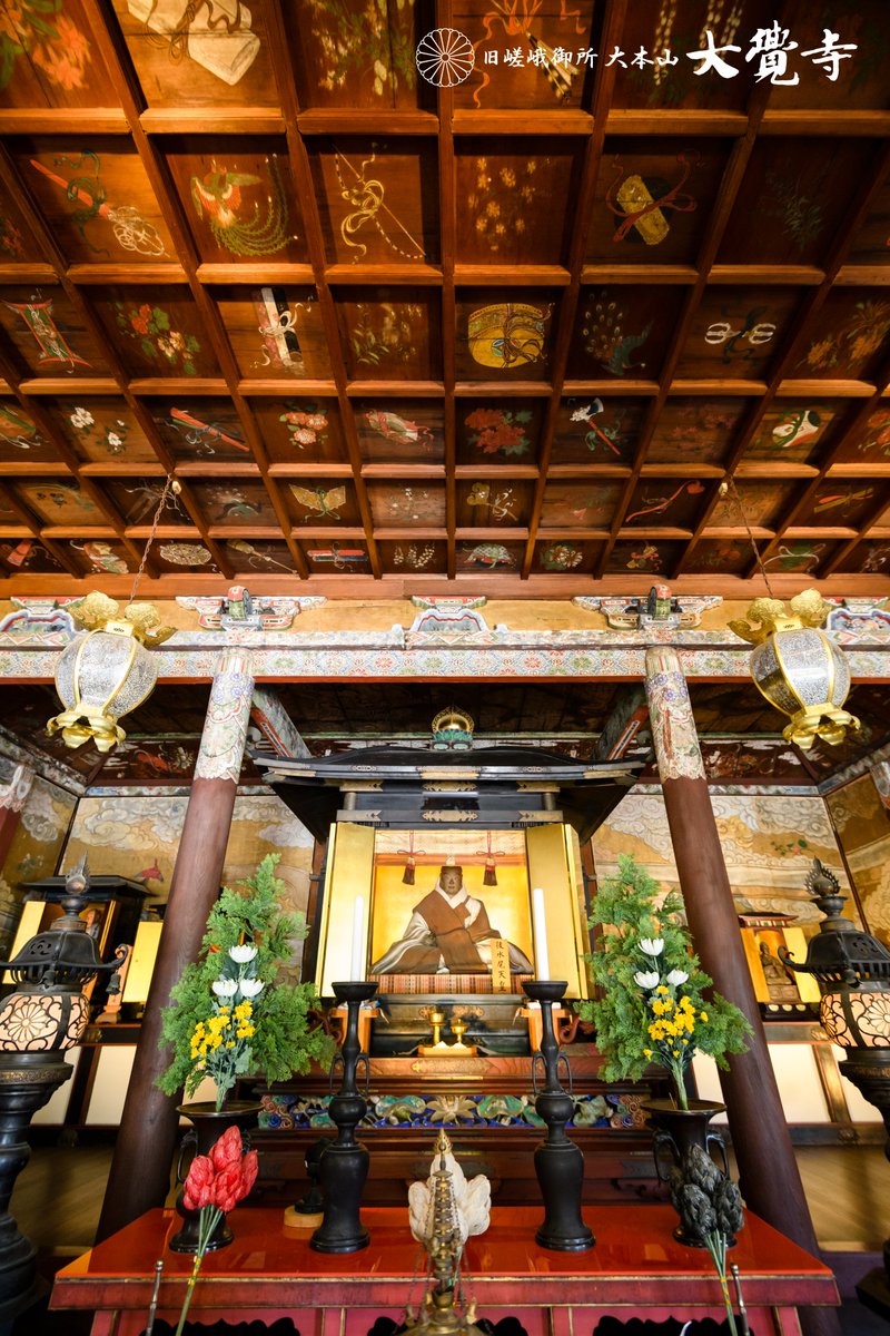 kyoto_daikakuji's tweet photo. アマビエ？？
これは大覚寺　安井堂にある天井絵のひとつで、密教仏具の木魚だそうです。安井堂の天井にはたくさんの花の絵と、密教仏具の絵が描かれています。ご参拝の際、お堂の中に入り、天井を眺めて、ぜひこの絵を探してみてくださいね
#大覚寺　#安井堂　#寛永行幸　#後水尾天皇 https://t.co/kjK0fGhRfv