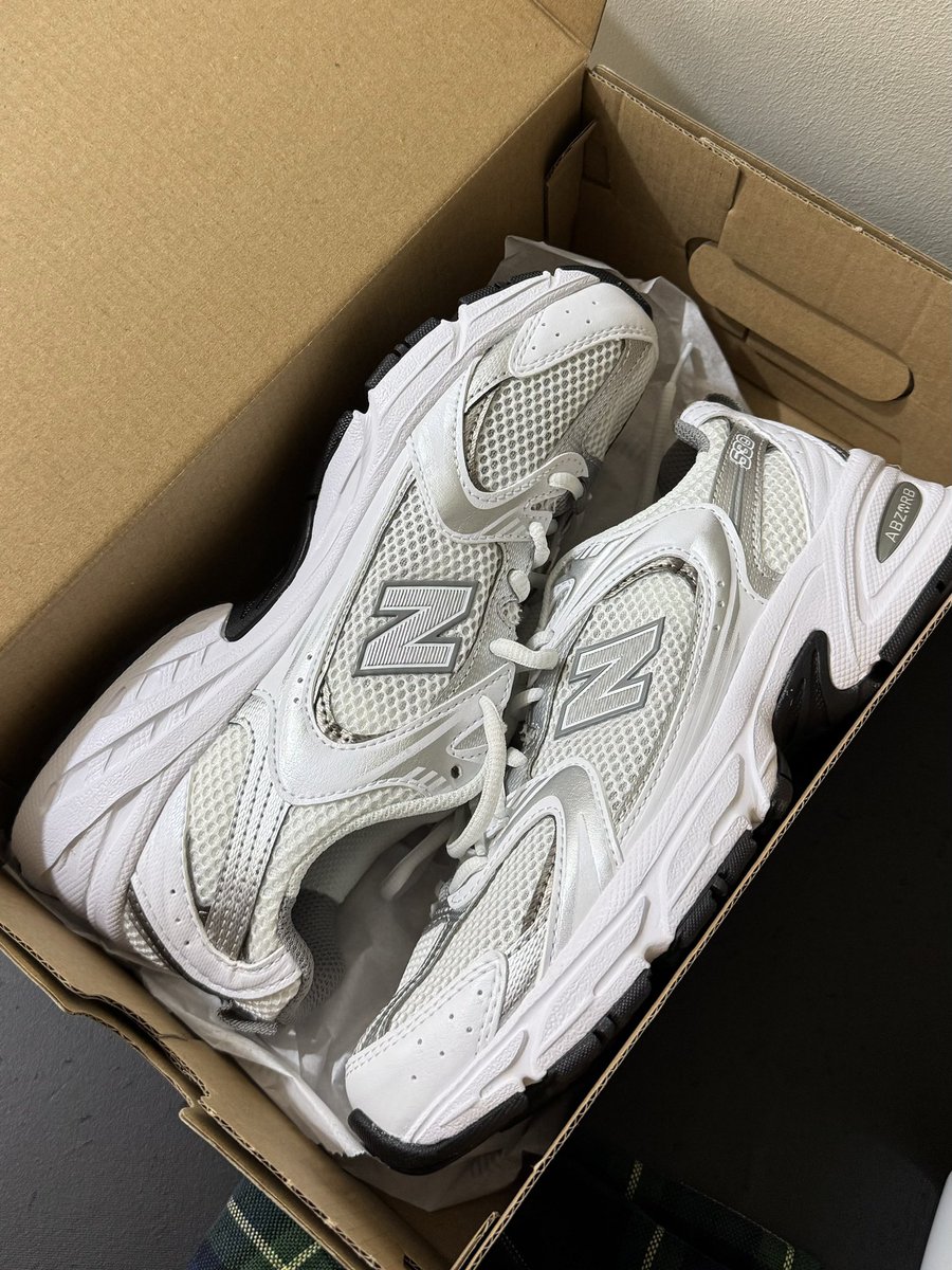 andengpicks's tweet photo. grabe totoo yung kahit 20k steps a day  hindi mo mafifeel na masakit paa mo kapag ito shoes mo, tapos ang dali rin niya i-pair sa kahit anong outfit and super comfy talaga kaya naging everyday shoes ko na 😩✨ https://t.co/SHT81PGfBw