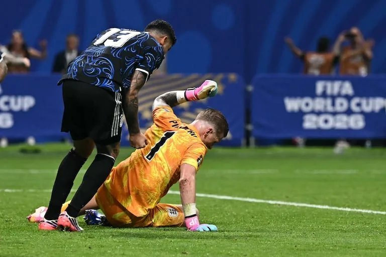 usielsauul's tweet photo. @UlisesDavid__ Con esa porquería de juego que tienen, como no quieren no caer gordos? No hay más víctimas que los Argentinos. https://t.co/ri7YEyREG2