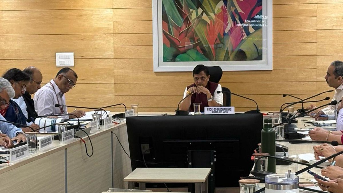 dasgobardhan's tweet photo. Chaired a meeting with Secretaries of major scientific ministries and departments, along with the Department of Higher Education, UGC, and other key stakeholders, to deliberate on strengthening India's doctoral and post-doctoral research fellowship ecosystem.

The discussions focused on the urgent need to build a more robust research ecosystem that supports talent, addresses brain drain, and empowers young researchers through timely and transparent fellowship support. We also explored the concept of Vigyan Nidhi—a unified, technology-enabled framework to streamline fellowship disbursal and strengthen India's research capacity.

Investing in researchers is an investment in India's future. A strong, well-supported scientific community will be instrumental in driving innovation and realizing the vision of Viksit Bharat.

#Research #HigherEducation #Innovation #Science #DoctoralResearch #PostdoctoralResearch #VigyanNidhi #NITIAayog #ViksitBharat