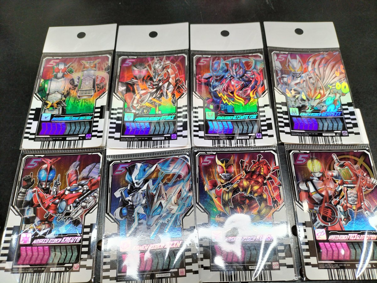 hf28050's tweet photo. 🚂こんにちは🦗

ライドケミートレカ　を
仮面ライダー　の
変身アイテムコーナーに陳列行いました。

今回は　キングオージャーさん　もあります!!
#仮面ライダーガッチャード
#ライドケミートレカ https://t.co/sqPYlUMZaM