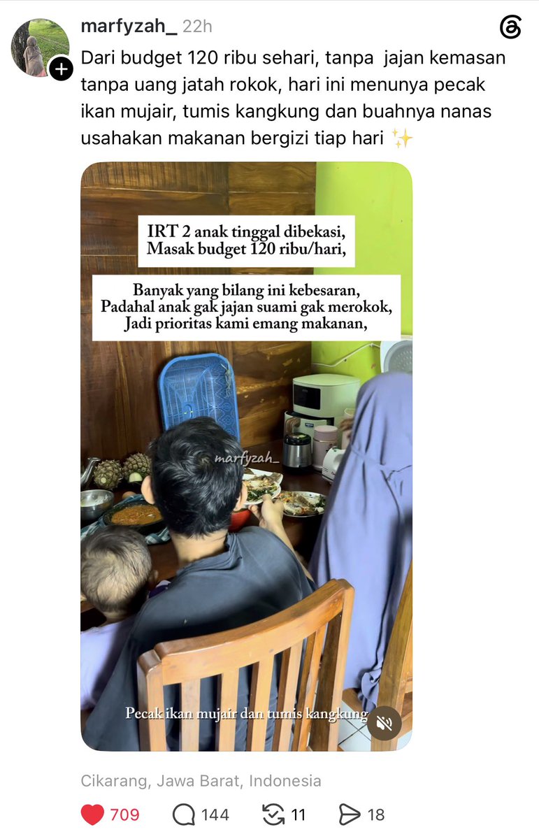 yuradelita's tweet photo. Memuliakan istri dan anak itu wajib loh bapak-bapak😭
Capek banget lihat konten 10rb di tangan istri, akhirnya lewat juga konten yang masuk akal. 

Makan sehari untuk satu keluarga, sehat bergizi, tidak dipirit-pirit. Suamipun terjaga marwahnya di mata orang, mampu menghidupi keluarga dengan layak.