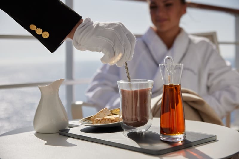 PrideNPassport's tweet photo. From surprising you with your favorite treat, to an unexpected warm bath drawn after a long day of exploration, Silversea butlers never fail to make your voyage spectacular.
#PrideAndPassport #Passporter #PrideTraveler #AllysWelcome #GayTravel https://t.co/dZ5AZ792Wz