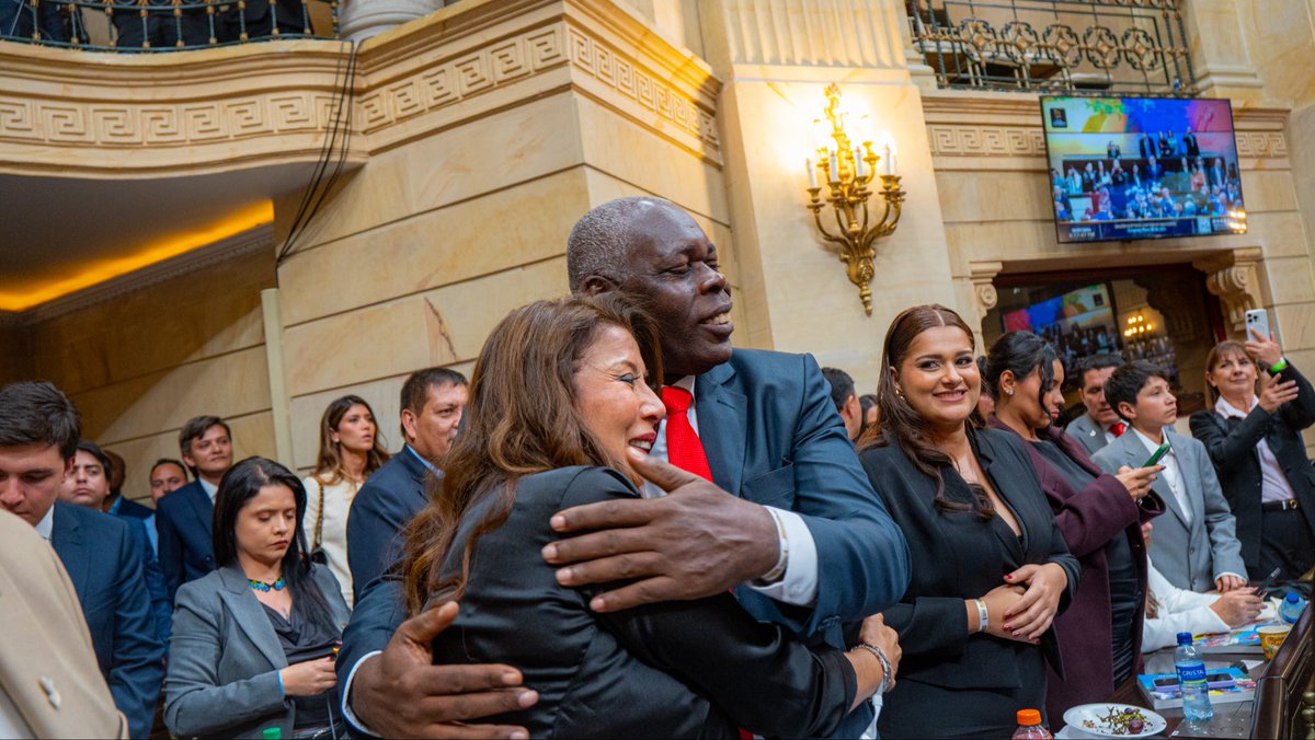JanethSabogalRC's tweet photo. Hoy inicia una nueva etapa de servicio. Con gratitud a Dios y a mi familia, asumo el honor de representar a Colombia desde la Cámara, integrando la Comisión Cuarta Constitucional y la Comisión Legal de Cuentas. Trabajaré con compromiso, transparencia y responsabilidad 🇨🇴❤️ https://t.co/pTxr0mD9qv