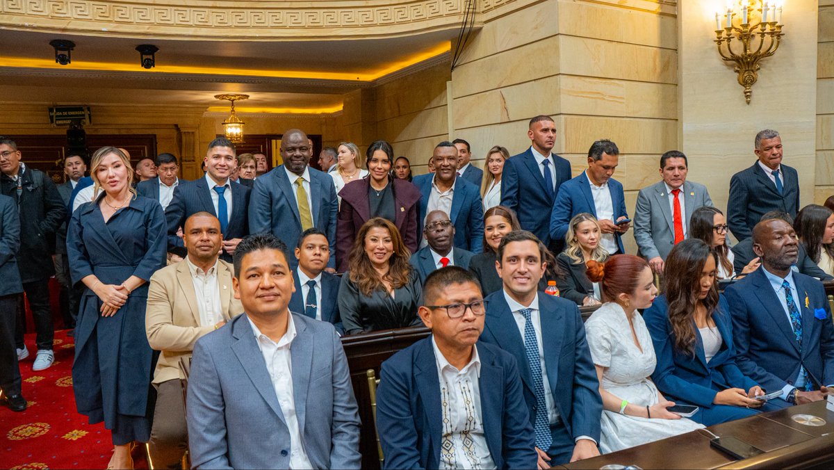 JanethSabogalRC's tweet photo. Hoy inicia una nueva etapa de servicio. Con gratitud a Dios y a mi familia, asumo el honor de representar a Colombia desde la Cámara, integrando la Comisión Cuarta Constitucional y la Comisión Legal de Cuentas. Trabajaré con compromiso, transparencia y responsabilidad 🇨🇴❤️ https://t.co/pTxr0mD9qv