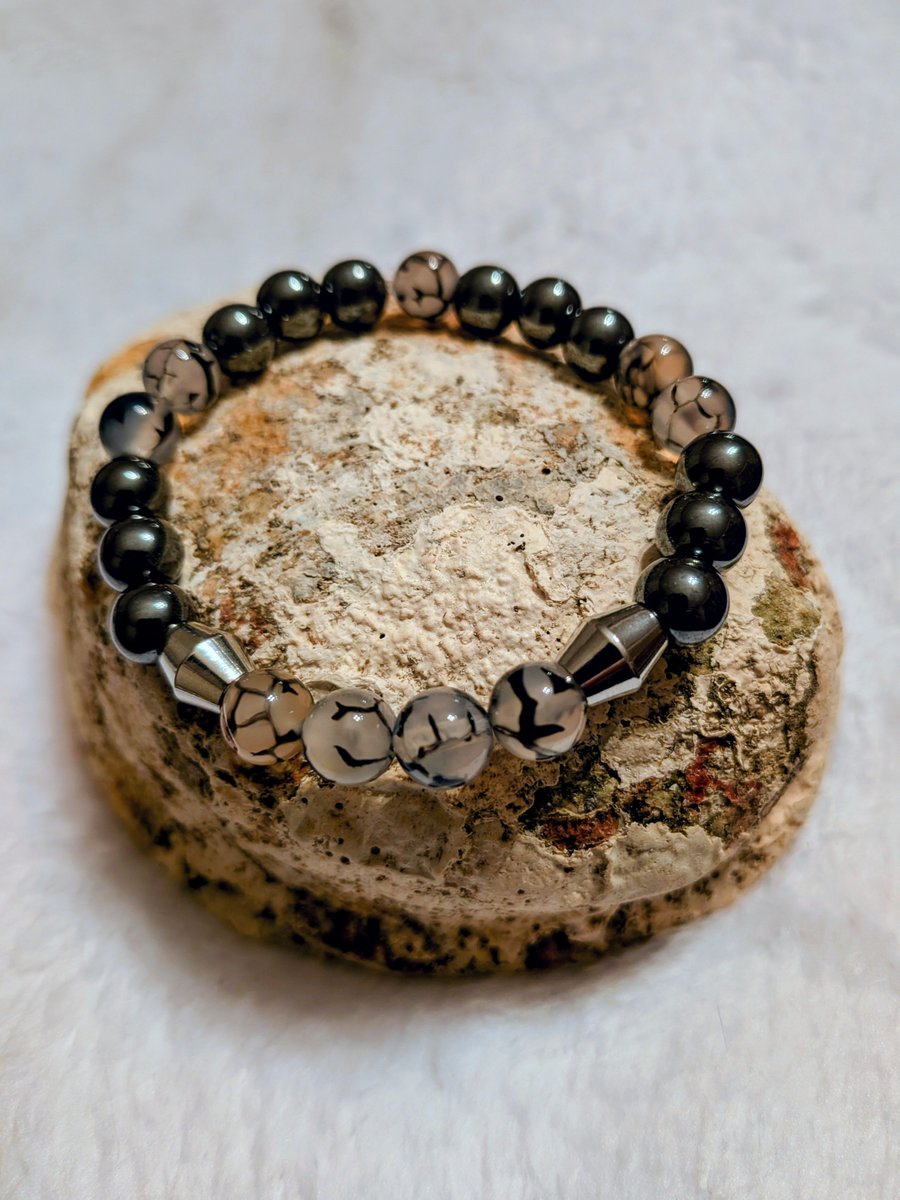 LynnJohnson8's tweet photo. Energy bead bracelets https://t.co/4aVBMdYxIc