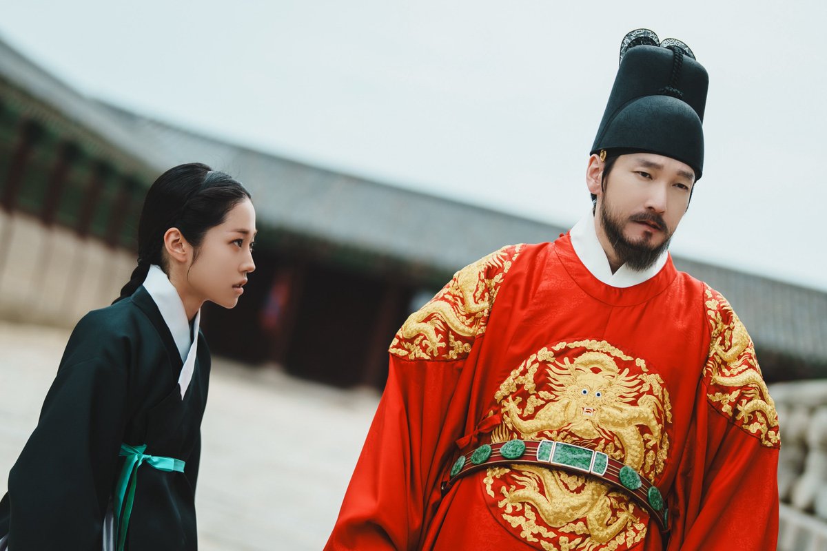 goodmanstoryent's tweet photo. [#조승우 #CHOSEUNGWOO]
𝑺𝒆𝒖𝒏𝒈𝒘𝒐𝒐 𝑪𝒉𝒐✖동궁

숨죽여 보게 만드는 승우 배우의 압도적 아우라 ✨

넷플릭스 시리즈 <동궁>은 
오직 넷플릭스에서 절찬 스트리밍 중 🖤

사진 제공: 넷플릭스 https://t.co/X4I5sNA0P4