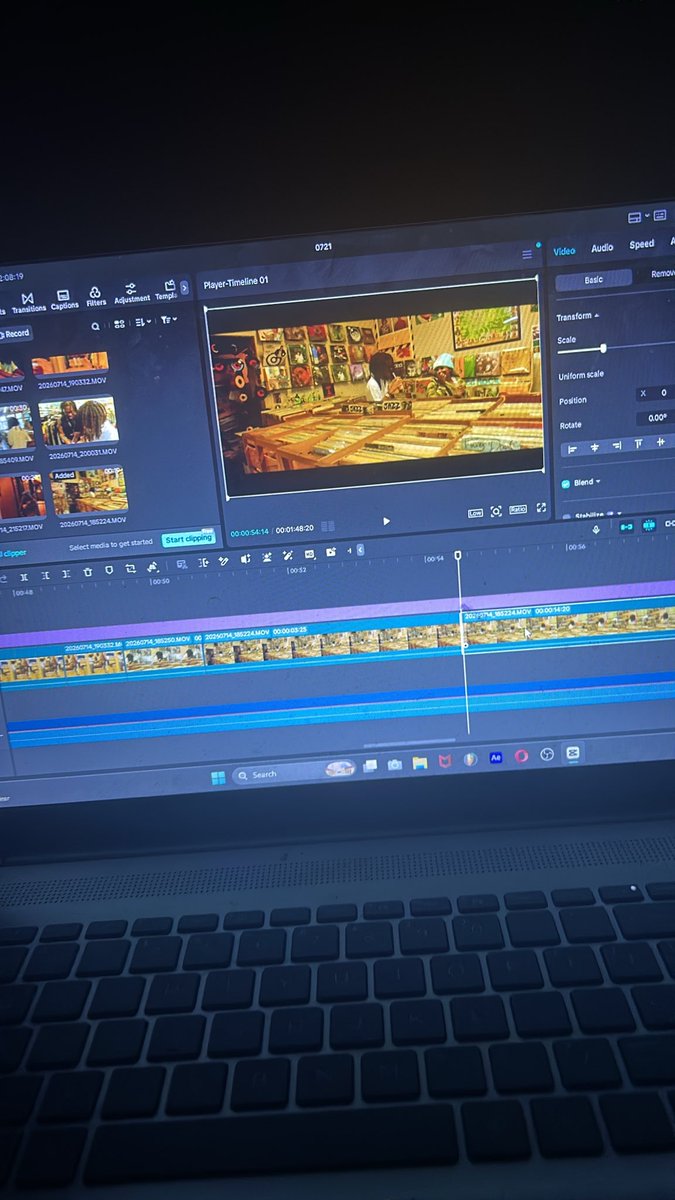 bleeeddingg's tweet photo. editing this video and i’m bouta lose it https://t.co/T2Ak1dgNMg