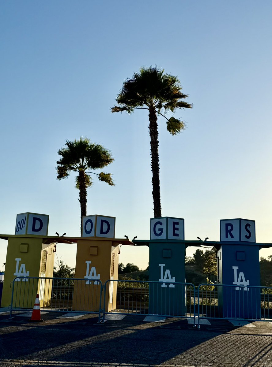 LaInaMinute's tweet photo. Go Dodgers https://t.co/2yQgTi6Qmh