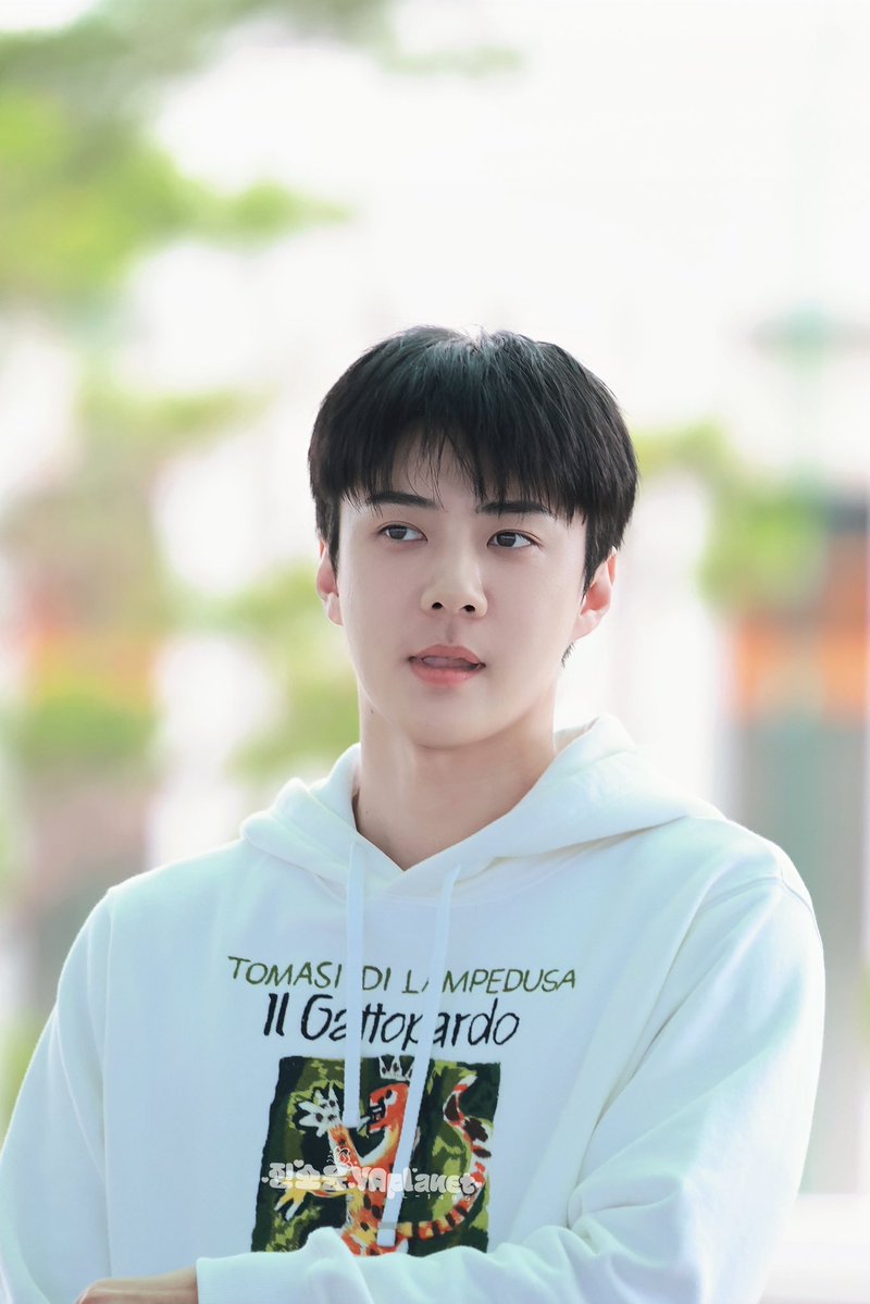 mdzlhcy_'s tweet photo. - หน้า ✔️
- ผม ✔️
- หุ่น ✔️
- ออร่าวิชวล ✔️
- ความ Dior ✔️

เซฮุนลูกรักพระเจ้าเกินอ่ะ ละยิ่งมาไทยยิ่งหล่อกว่าเดิม ใจกุ 😭😭😭😭😭😭😭😭 https://t.co/gmN47QvPMV