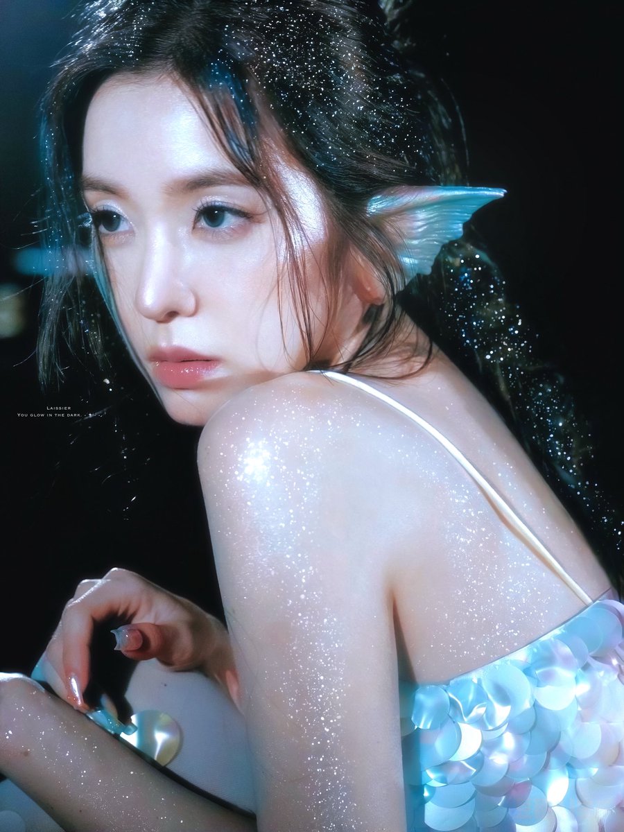 greendiary_gif's tweet photo. #아이린 #IRENE 🧜‍♀️🗡️🫀 https://t.co/6iY6b6H9Wq