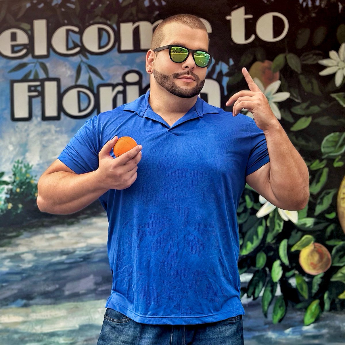 TuckBeck's tweet photo. Orange you glad itโs Summer in Orlando? Home of THE BEST theme parks, and endless summer activities!!! Itโs Florida, man!!! โ๏ธ๐๐ด
.
๐: Orange World ๐
.
#OrangeWorld #WorldsLargestOrange
#OrlandoFlorida #FloridaOrangeWorld https://t.co/JG16pittGR