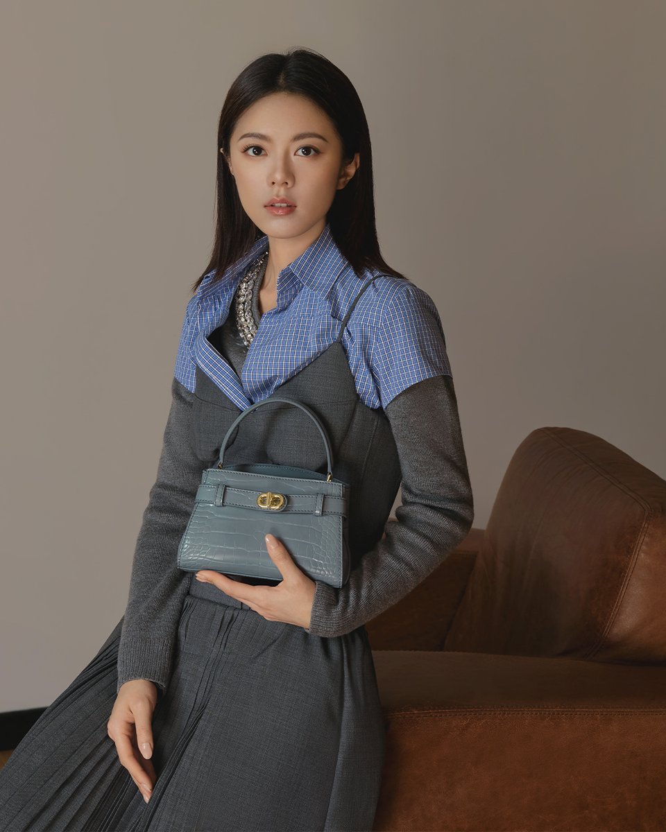Charles_Keith's tweet photo. CHARLES &amp; KEITH welcomes Zhao Jinmai to the family as Brand Ambassador.

欢迎演员赵今麦成为CHARLES &amp; KEITH品牌代言人。

#CharlesKeithFW26
#ImwithCharlesKeith
#ZhaoJinmai
photographed by Nick Yang https://t.co/cJVYQk9LcZ