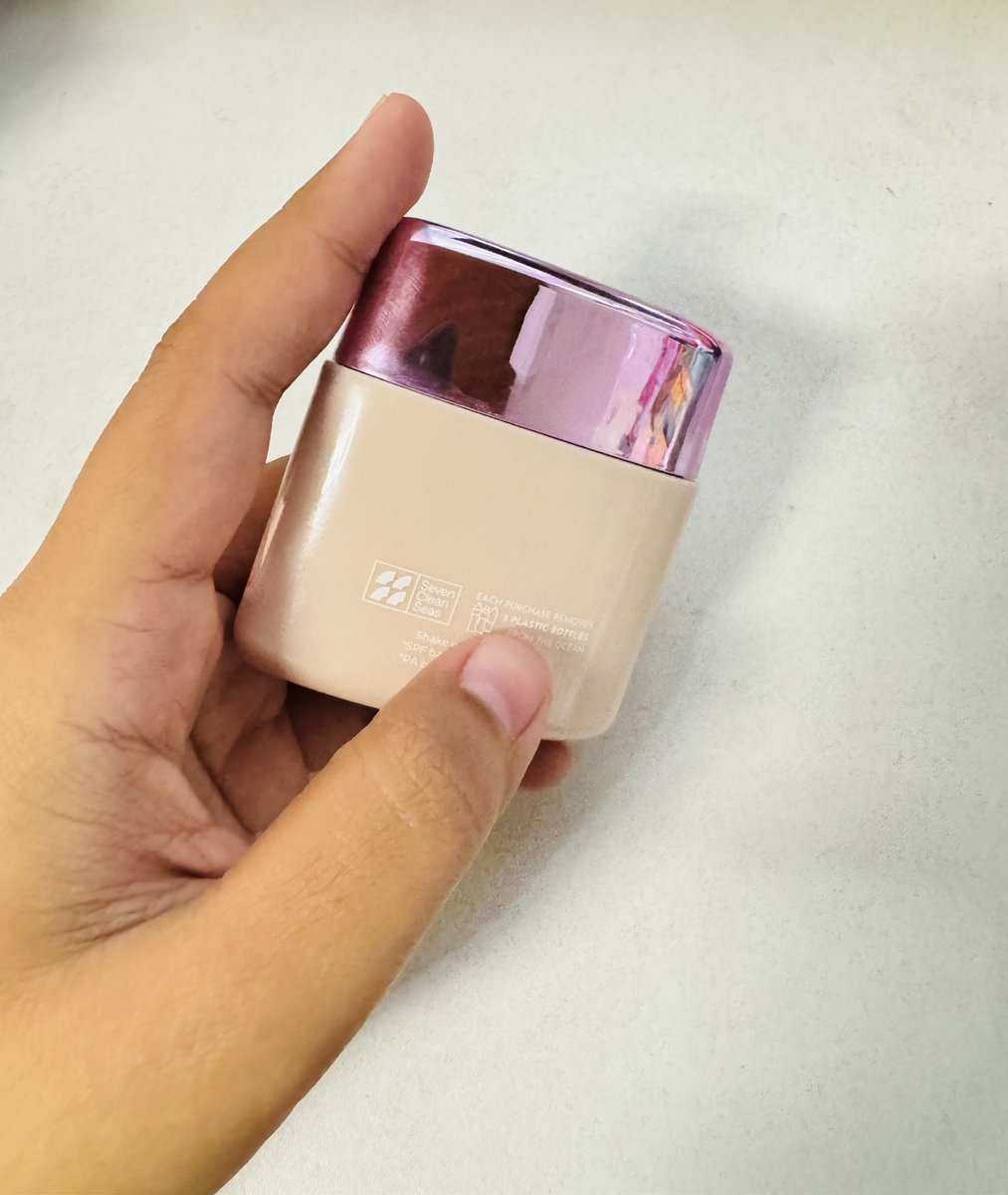RFebrianaaaaa's tweet photo. Complexion ringan banget. Berasa gak pake apa apa. 🤩
Tipis-tipis aja udah oke jadi lebih hemat 😁. Memang belum high coverage. Tapi oke banget buat daily sat set
Diblend juga gampang banget 🫶🏻✨
Udah ada spf nya lagi 🤩￼

Kecintaanku ada di sini 🥰 ￼https://t.co/MR7b5v6iZK https://t.co/bs8AB1dy5o