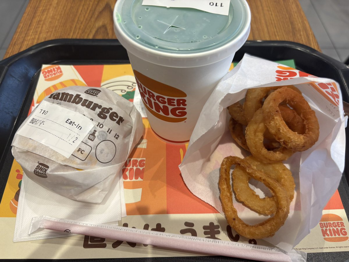 Agehanatsu's tweet photo. マクドのカード欲しくて行ったらまだやってない言われた……ので近くのバーガーキングへ https://t.co/OneM0dSeX8