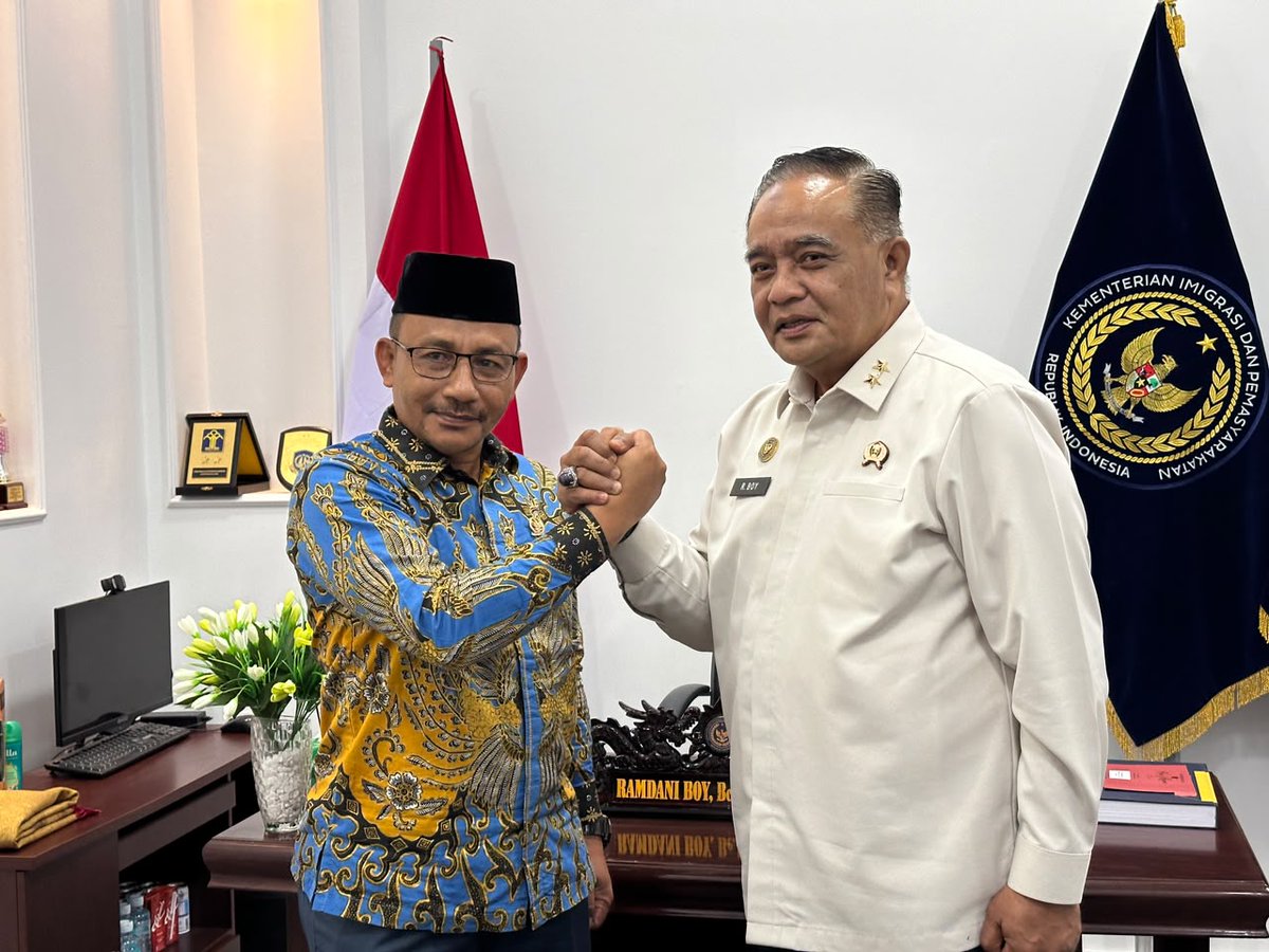 ditjenpasaceh's tweet photo. Masalah Overcrowding di Lapas dan Rutan, Kakanwil Ditjenpas Aceh dan Haji Uma Duduk Bersama Cari Solusi https://t.co/t7RKdDAlA2