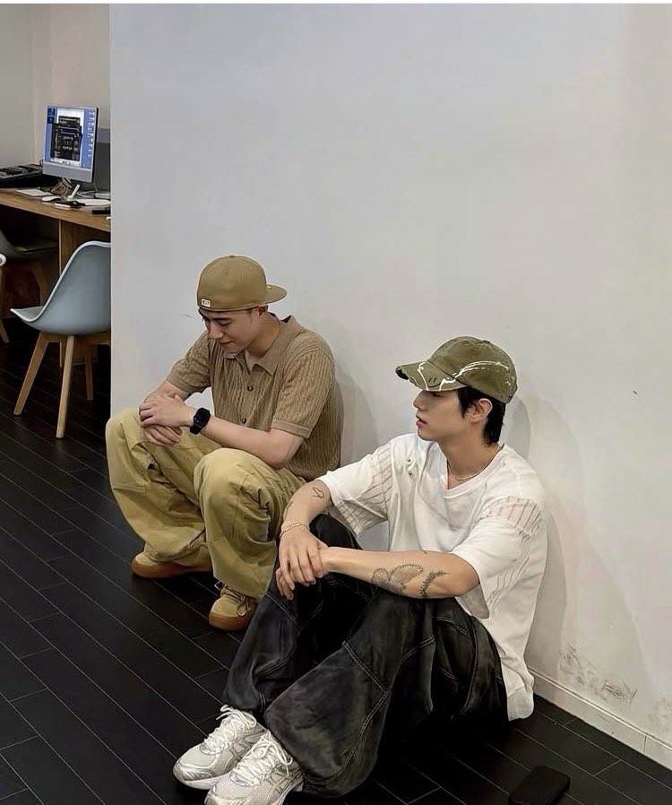 0110TK_YG1711's tweet photo. เช้าวันพุธอันสดใส 2พี่น้องคิมต้วน~~เจ้าเด็กดูตัวหนาขึ้นเยอะเลย💚🐜🐰

#yumark
#MarkTuan #YUGYEOM @yugyeom https://t.co/csSTNx8gdl
