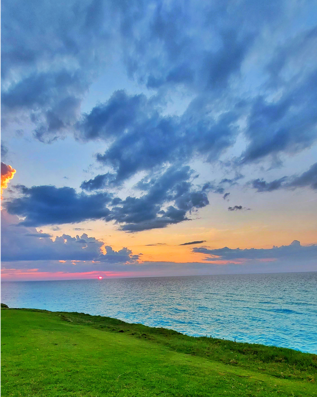MinturCuba's tweet photo. Los amaneceres y atardeceres en Cuba son únicos. Estas son algunas fotos que parecen hechas con IA pero son en nuestro país, parte II.

#CubaUnica #CubaTravel #PlayaCubana #Atardecer #Amanecer #SolCaribeño #CieloCubano https://t.co/G6zrFh2I4H
