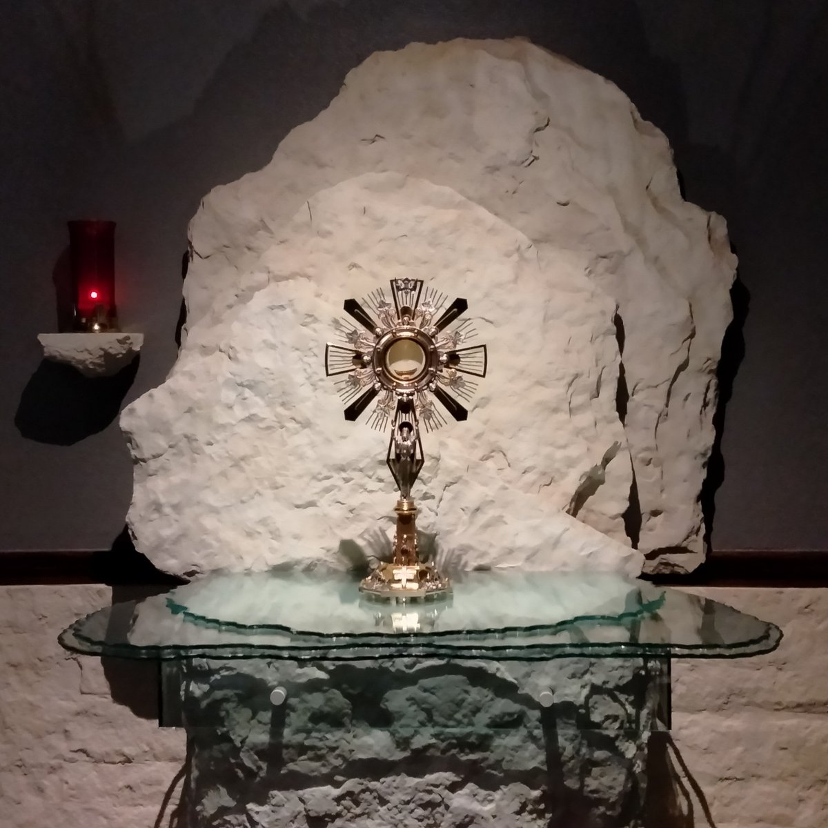 chicago_co37632's tweet photo. Tomorrow morning (Wed 7/22) at 7AM CDT, I will be in my weekly Eucharistic Adoration Hour. Know that I carry all of your prayers and intentions, spoken and unspoken, before our Lord Jesus Christ, present in the Blessed Sacrament. Laudetur Jesus Christus. https://t.co/v3TnX7Dm9V