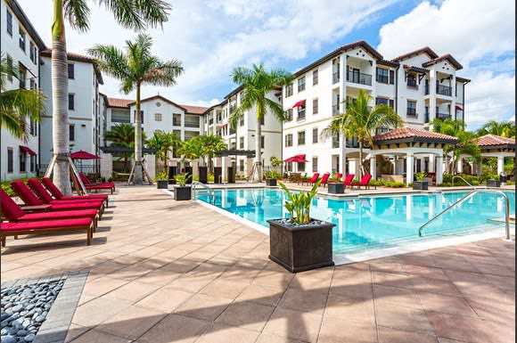 GrantCardone's tweet photo. CardoneCapital adding Naples BTC Project - 282 Unit Class A Community +282 BTC. Total purchase ~$113M. Closing Friday. https://t.co/9H7wsqXcq9