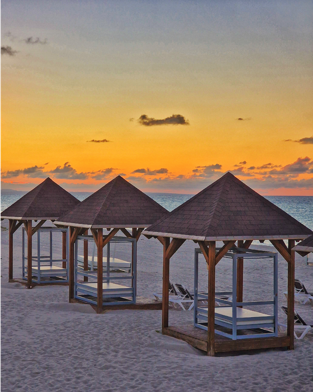MinturCuba's tweet photo. Los amaneceres y atardeceres en Cuba son únicos. Estas son algunas fotos que parecen hechas con IA pero son en nuestro país, parte II.

#CubaUnica #CubaTravel #PlayaCubana #Atardecer #Amanecer #SolCaribeño #CieloCubano https://t.co/G6zrFh2I4H