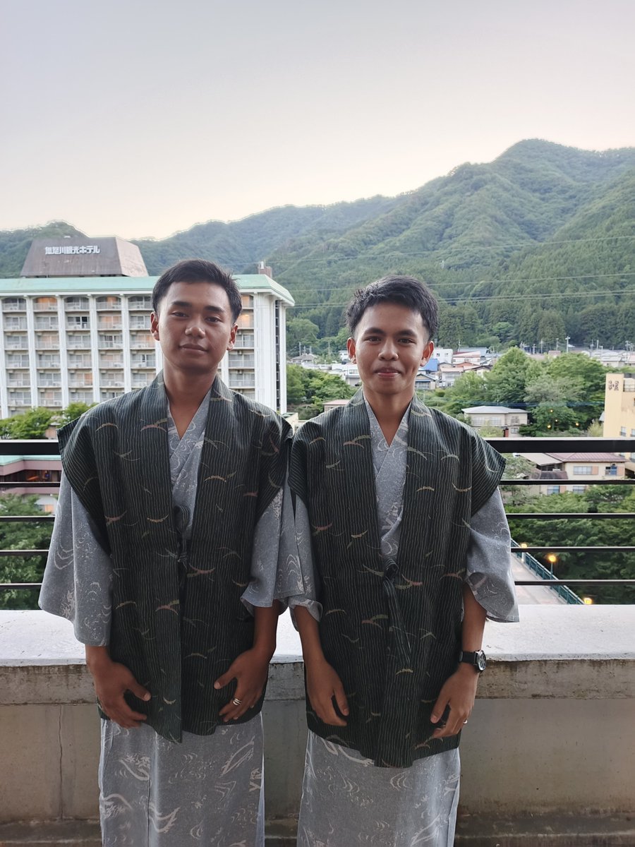 IMJapan_IMDOJ's tweet photo. 【北陸支局より】
林舗道(株)で実習中のワフユさんとハディさんが社員旅行で日光へ🚄
初めての温泉は少し熱かったけど気持ちよかったそう♨
日光東照宮では「三猿」を見ながら歴史の説明にも興味津々🙈🙉🙊
見たい！聞きたい！言いたい！と話してくれました😊 https://t.co/b43zXsZWON