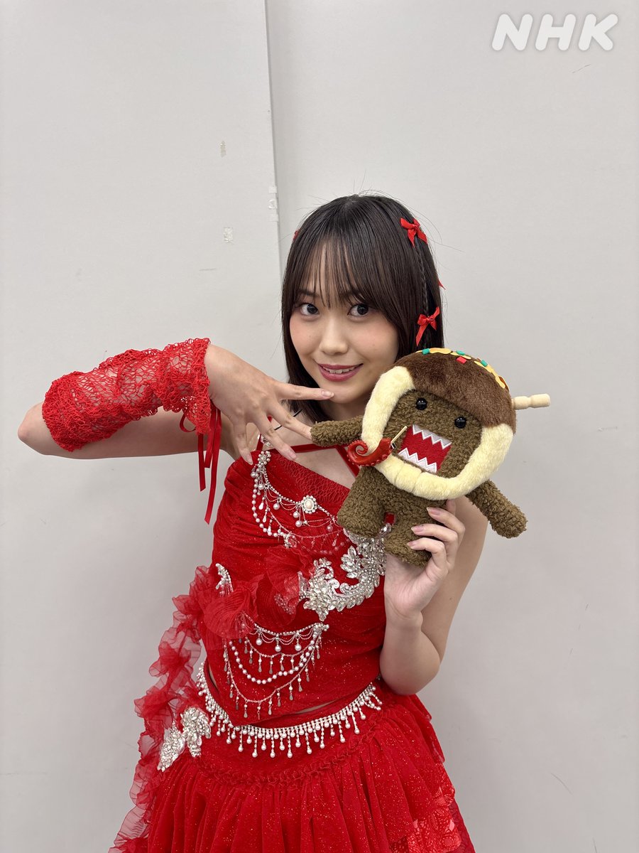 nhk_osaka_JOBK's tweet photo. 【#うたコン】大阪から⚡
🌴夏うたで楽しまナイト！🌌
 
#JuiceJuice 大バズ曲「盛れ！ミ・アモーレ」🔥
 
#工藤由愛 さん(#タコちゃん)は無類のタコ好き🐙❤
たこ焼きどーもくんにタコの足を付けてくれました📸
 
放送での共演も要チェック✨
 
#NHKONE で配信中
https://t.co/TMozo22yGb https://t.co/WT0PgRsIBm