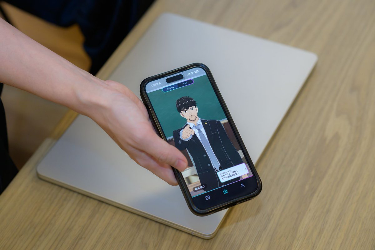 YOUTRUST_Studio's tweet photo. ／
医師からエンジニアに劇的“転身”🧑🏻‍💻
研修医からAIベンチャーのCTOを経て起業
長嶋大地さんが語る「AIの最前線」💻
＼

実家が開業医という「医者家系」。未経験から1年でAIベンチャーのCTOに🩺

なぜ医師ではなく、AIエンジニアの道を選んだのか✍️ https://t.co/7I4J8rQhFT
