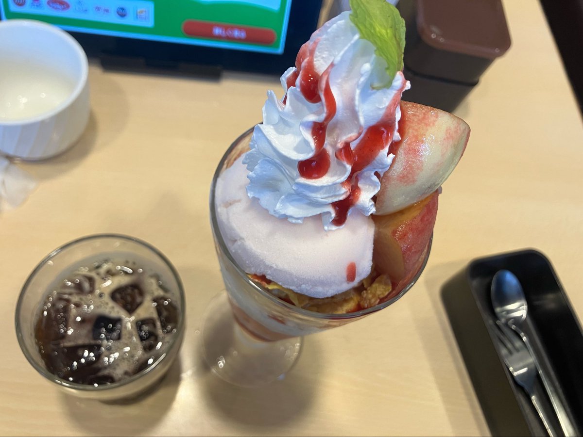 nanmohime's tweet photo. コンセントあるかなーと思ってジョナサン来たがコンセントなかったのでジョナサン大豪遊した（ビールも飲んだ） https://t.co/1zKQW4hHbW