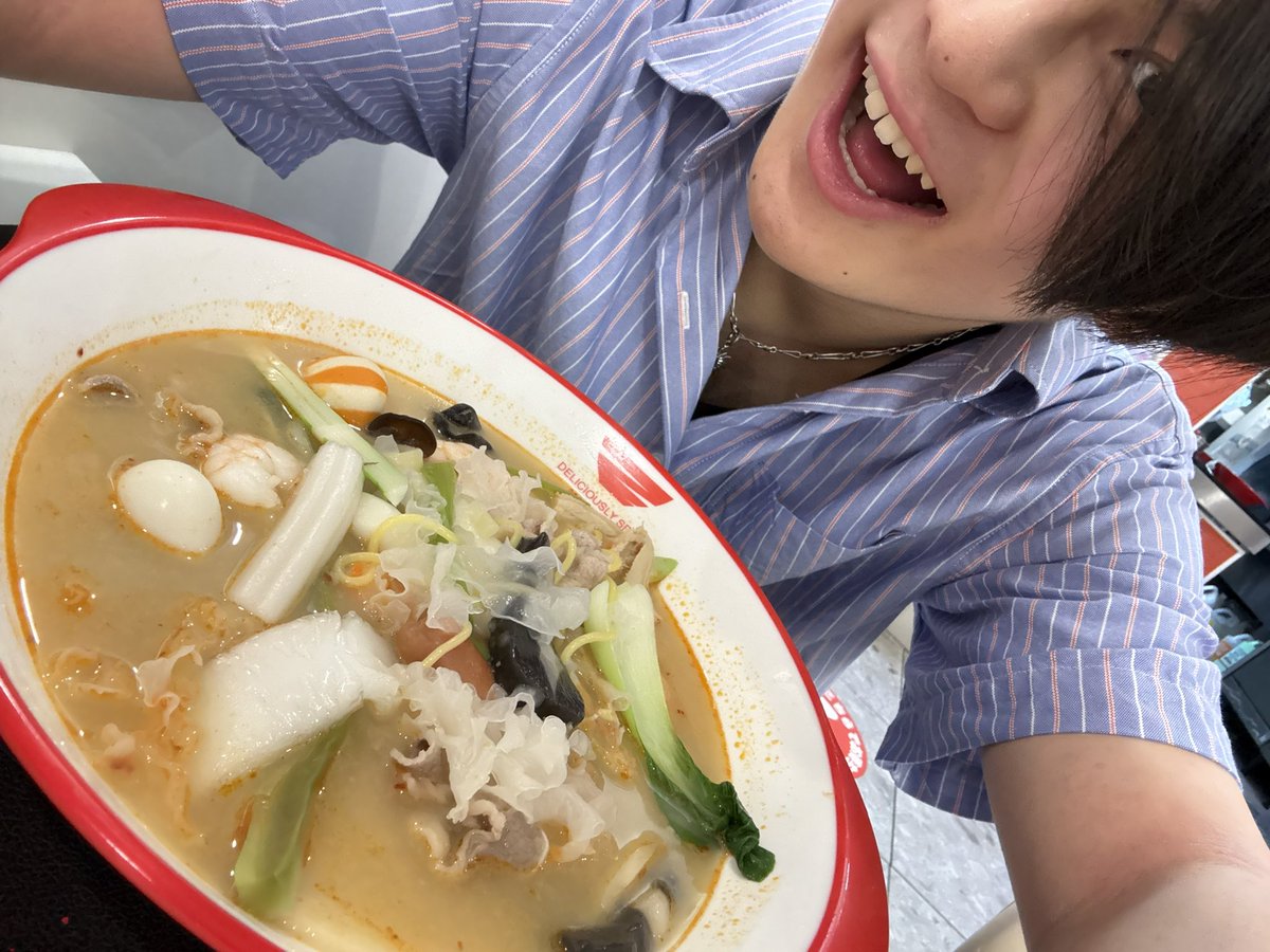 kodera_taizo's tweet photo. みなさん一お元気ですか🌼
僕は大好きなマーラータンを食べました🐼🔥
1番好きな具材は えび🦐ﾁｬﾝです！
皆さんが好きな具材はなんですかー？
そして、ゲームセンターにモンチッチ確保しに行ったのですが、、、
クレーンゲームが苦手な僕には難しかったです🙈💧
#小寺泰造  #fyp  #俳優 https://t.co/b2Pv4IkSvh