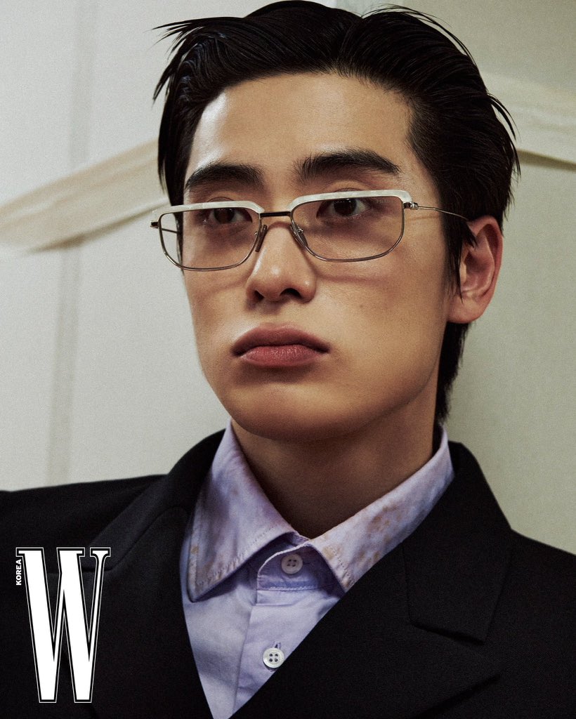 dearestyunoh's tweet photo. jaehyun really got that old hollywood actor face card https://t.co/LdK8Jg4R9s