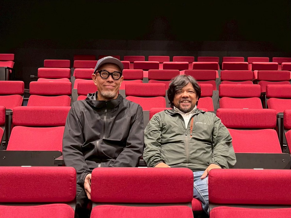 knitcaptheater's tweet photo. 【📣New‼️】
『チェーホフも鳥の名前』札幌公演プレトーク大公開！ 
ジョブキタ北八劇場 芸術監督の納谷真大(なや まさとも)さんをゲストにお迎えして、作品がこれまで辿ってきた旅路と、作品の魅力を語りあいました。

⬇️ご視聴はこちら  https://t.co/wolj05hmcq   

上演間近の『チェーホフも鳥の名前』を、より一層楽しんでいただけるお話が盛りだくさん！ ぜひ公演と合わせてお楽しみください✨

#チェーホフも鳥の名前 #ジョブキタ北八劇場 #ごまのはえ #納谷真大 #札幌 #札幌演劇シーズン2026