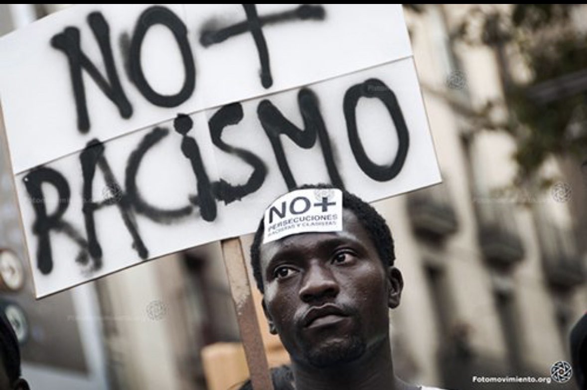 DieRipoll's tweet photo. No van a poder cambiar la historia de segregación en sus países con sus falsas acusaciones. El desprecio por los inmigrantes que forjaron sus culturas tampoco se modifica por una publicación en redes sociales. Mírense un poquito: https://t.co/HPcyvo28rL