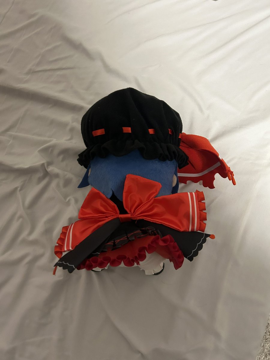 RemiliaDaily's tweet photo. There is no word of the day today, Remilia couldn’t sleep last night because of the nonsense fairy that was attacking nonstop and so she has slept through the whole day, unable to get up to any hijinks…

#fumo #fumofumo https://t.co/dINJ7L6cqX