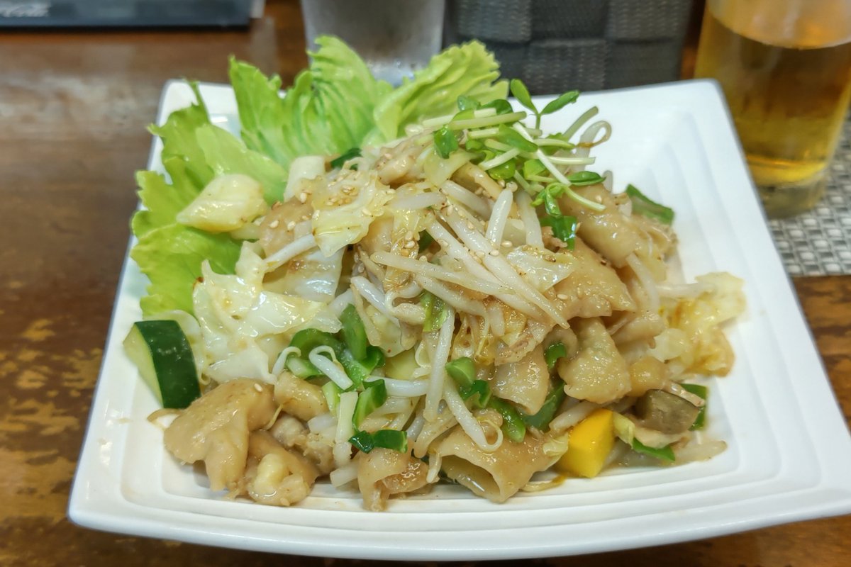 switch_ryochin's tweet photo. 雨雲が近づいている☁行きつけのミライ食堂の開店が30分遅れとな‼️てなわけで何年ぶりかに「じぃじ亭」に。コラーゲン焼き(鶏皮炒め)で30分ちょい呑み🍻雨に降られず無事ミライ食堂着‼️ https://t.co/pANLJWiuBm