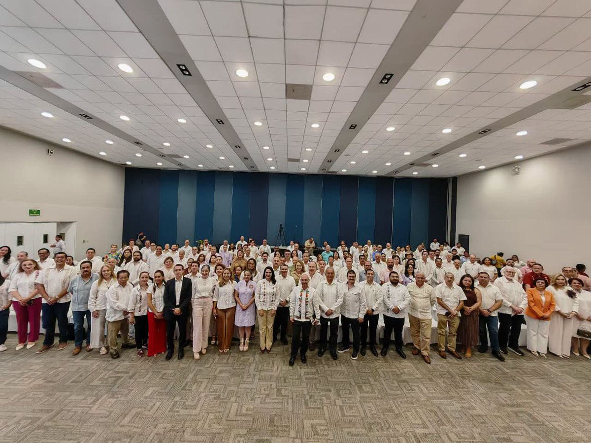 octaviodlatorre's tweet photo. La Ruta Nacional por la Prosperidad, la Justicia Económica y la Seguridad continúa creciendo porque cada vez son más las ciudades que entienden que proteger a quienes emprenden también es proteger el desarrollo de México. 🇲🇽🤝

Hoy Tampico se incorporó a esta iniciativa, sumando el compromiso de autoridades, legisladores, sector empresarial, academia y sociedad para construir un frente común contra la extorsión y fortalecer un entorno con mayor confianza para las empresas y los negocios familiares.

Tuve el honor de firmar este acuerdo junto a la Presidenta Municipal @MonicaVTampico, la Senadora @olgapsosa , así como representantes de la Secretaría de Economía de Tamaulipas, la Mesa de Seguridad, el CIEST y las CANACO SERVYTUR de la región.

La seguridad y la justicia económica no pueden construirse de manera aislada. Se logran cuando instituciones, iniciativa privada, universidades y sociedad civil comparten una misma visión y trabajan con un propósito común: que quienes generan empleo, invierten y hacen crecer nuestras comunidades puedan hacerlo con certidumbre, legalidad y confianza.

Seguimos recorriendo México, sumando alianzas y demostrando que la unidad es la mejor herramienta para construir un país más competitivo, seguro y próspero.

#Tampico #PactoContraLaExtorsiónn #UnidosEnAccionesPositivas @CanacoTampico