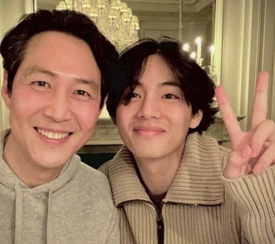 ihrtbunv's tweet photo. he’s such a babygirl next to older men https://t.co/lZ3wfd25Em