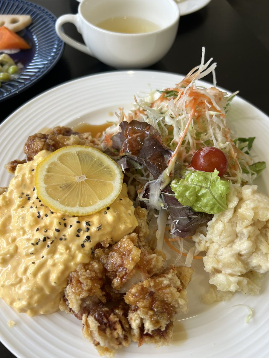 kazeMidorin's tweet photo. お疲れ様です💦たまには飯テロ。
チキン南蛮🐔💕黒酢に限る
レモンも乗ってるとこがまたいいでしょ？ https://t.co/rSSe4oIl4o