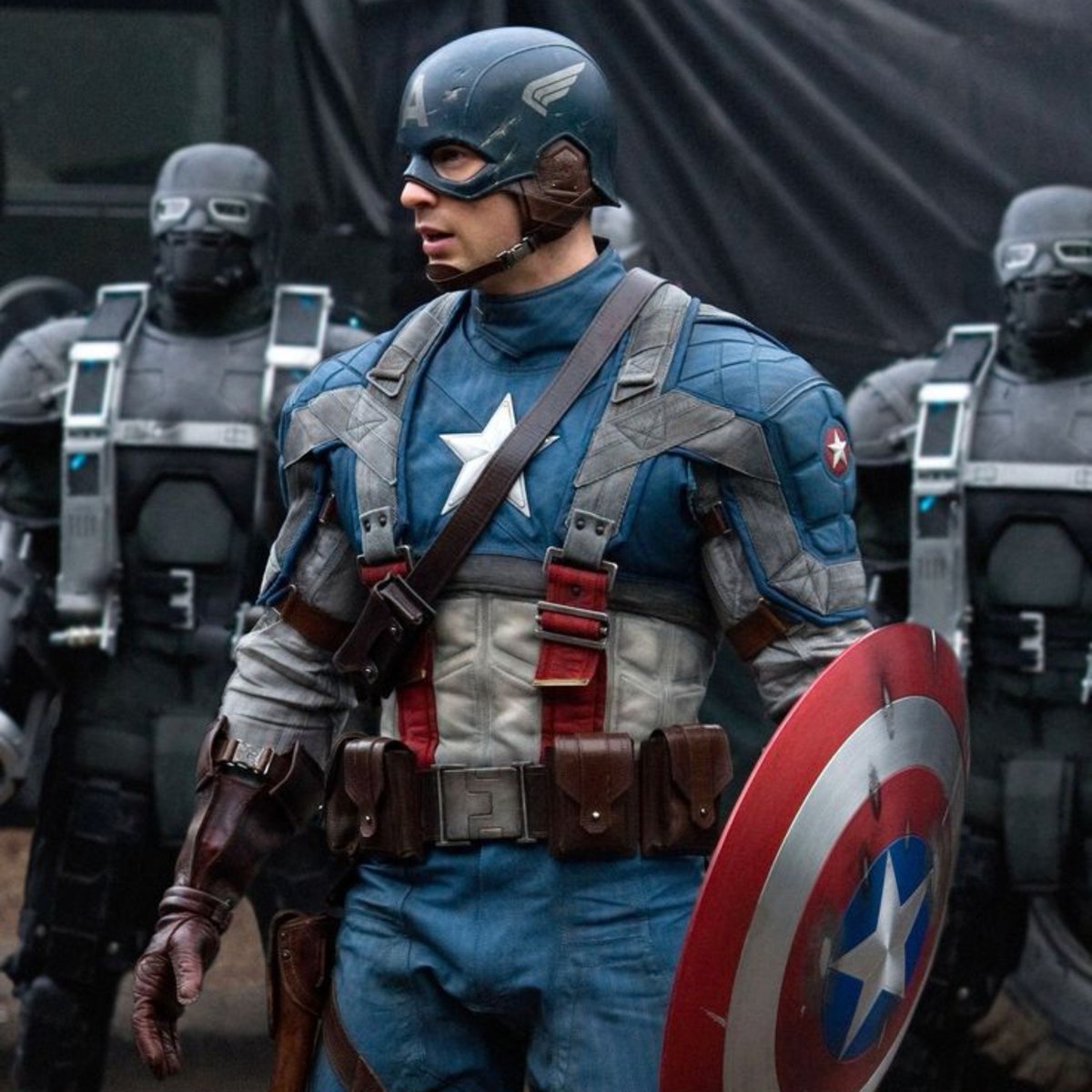 chaosidc's tweet photo. 15 years of Captain America : The first Avenger Chris Evans as Captain America / Steve Rogers https://t.co/T2M9oWQOxM