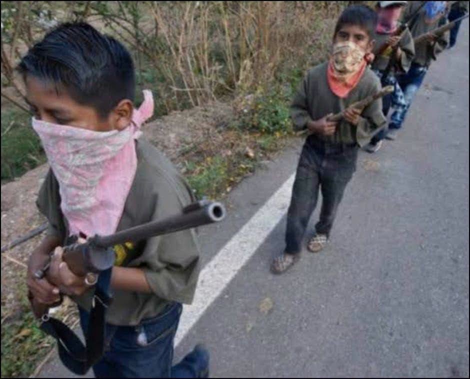 GARCIPAVON's tweet photo. JOVENES, ENTRE 13 Y 16 AÑOS, ES EL "NUEVO PRODUCTO DESECHABLE" RECLUTADO POR LA D3LINCUENCIA ORGANIZADA.
En todo México, la d3lincuencia organizada  busca  jóvenes para utilizarlos en actividades criminal3s.
Está comprobado que las formas de reclutamiento se han diversificado; ya no son,  la máxima acción los "levantones violentos". Lo que impera, hoy. Son engaños de rápida prosperidad, sin riesgo,  y ofertas de trabajo falsas.
“Se han estado acercando personas pidiendo la ayuda porque les están faltando sus hijos, se los están llevando, los están reclutando y lamentablemente son de una edad muy temprana, de los 13 a los 16 años, que ahorita son los más vulnerables”, denunció  Virginia Ponce, miembro del colectivo de familiares de personas desapar3cidas Manos Buscadoras.
El ejemplo más evidente de lo que está pasando en todo el país lo es el caso  de tres adolescentes de entre 14 y 16 años, desapar3cidos en Guadalajara, y tres más en Puerto Vallarta, eso a finales de junio.
Son falsas ofertas de trabajo,  el nuevo "gancho" para reclutar a los adolescentes.
Quienes reclutan prometen trabajos temporales aparentemente sencillos, fuera de la ciudad y con salarios altos que difícilmente podrían encontrar en cualquier otro empleo.
Los jóvenes no solo son enganchados por redes sociales y citados en las centrales de autobuses, sino que se encuentran con los reclutadores en plazas comerciales, restaurantes o tiendas departamentales.
Los menores de entre 13 y 16 años son el grupo más vulnerable al reclutamiento del crim3n organizado en México.
Jonathan Ávila, coordinador del eje temático de desaparición del Centro de Justicia para la Paz y el Desarrollo, dijo que estas nuevas formas de reclutamiento muestran hasta dónde ha penetrado el crim3n organizado en la sociedad.
✍️ Revista Ecos N.L-Coah