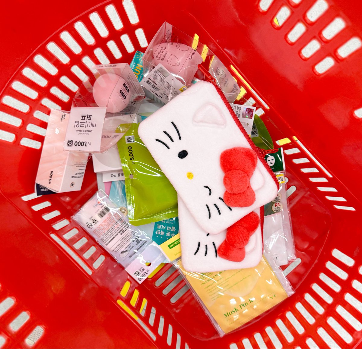 BravoMarcopop's tweet photo. ソウル🇰🇷DAISOで
１年分の化粧品買ったかも😂
楽し〜い❣️ https://t.co/XID7FuNVmv
