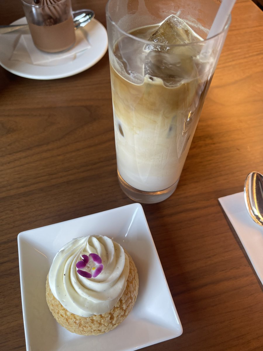 llthatmatters88's tweet photo. PHTのデリカテッセンでガッツィーランチ🍽️
ショーケースが一面消滅👀
リニューアルオープンがここだけ遅れていたので、ようやくこれて嬉しい⤴︎
平日11:00-14:30というハードルの高さ、厳しぃ…ぜひ夜も土日も営業してほしいところ🥺 https://t.co/S48FjCm4bU