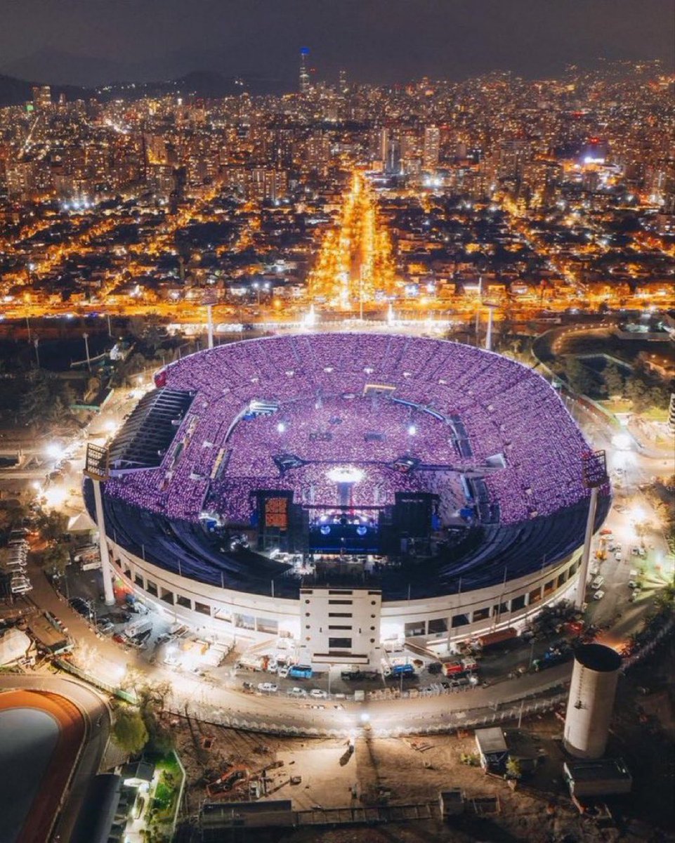 fangirlingtoday's tweet photo. @BTSDailyChile @bandtangrlscout I was cheering for CHILE ARMY all the way! 
You will get to have your purple ocean. 
Love US ARMY 💜 https://t.co/4yRXCmPwSG