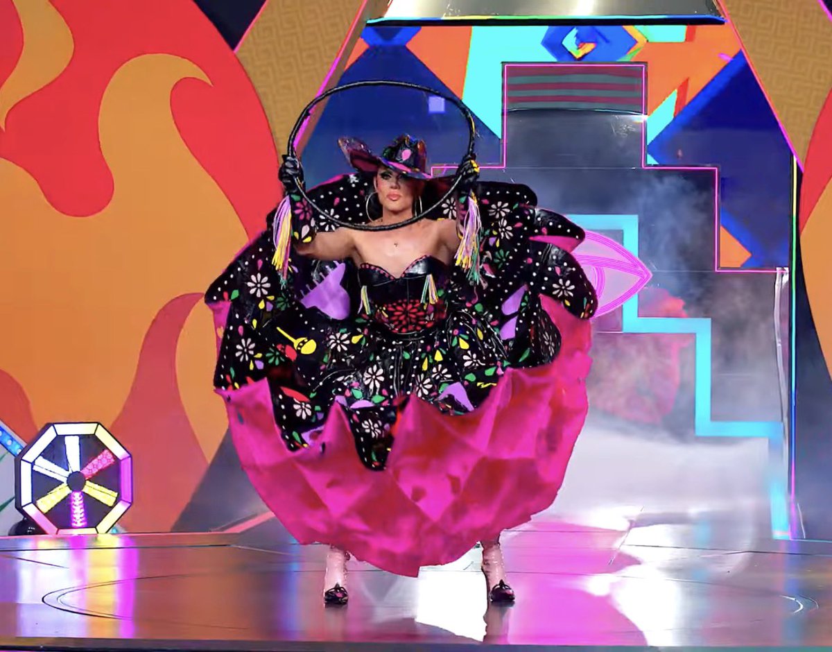 MaeXg_2's tweet photo. Neta no puedo con este vestido, es hermoso, es arte

#LMD #SLM2 #SoloLasMas2 https://t.co/Lp23XHgUO6