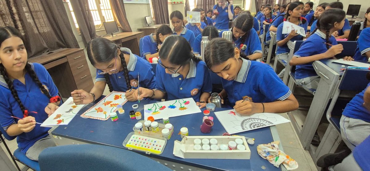 dietppnwb2's tweet photo. #volunteer Ms. Kamini Kumar conducted session on Art &amp; Craft (envelope making activity) at GGSSS, SEC-25, ROHINI
No of students: 103
UDISE No. : 07010102508
District : North West B-II
HoS: Ms. Seemakshi Tomar
VI: Ms. Pooja Khatri
CRCC: Mr. Sunil Kumar Goel
#NEP2020 #Education https://t.co/rQEmKohUGn