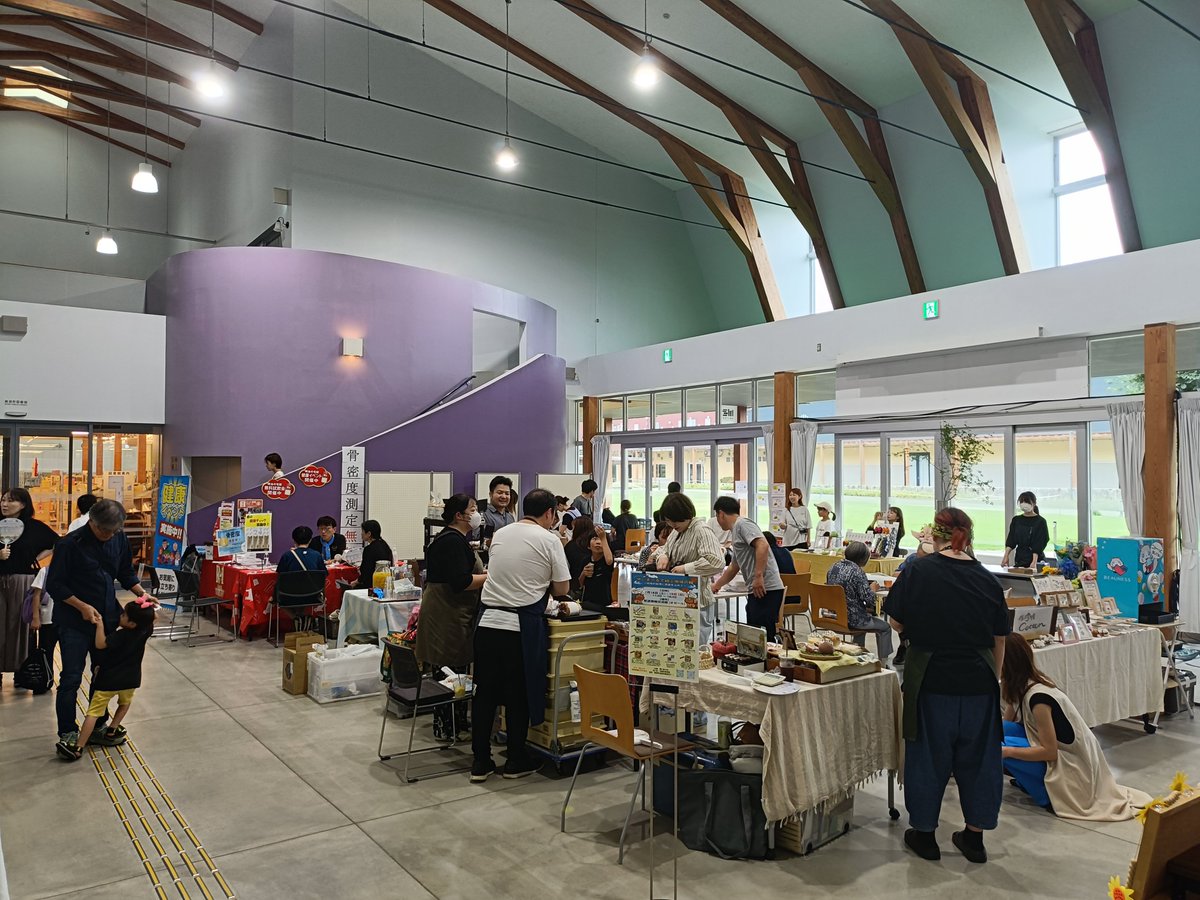 minatom_m's tweet photo. 週末は別件で東北に出張。その後、岩手県紫波郡にある複合商業施設「オガール」に、弊団体の永田右京理事と見学に行きました！永田理事の最近の研究テーマ「自治体とAI」についても楽しい議論ができました。 https://t.co/F4ZNC8XS4l