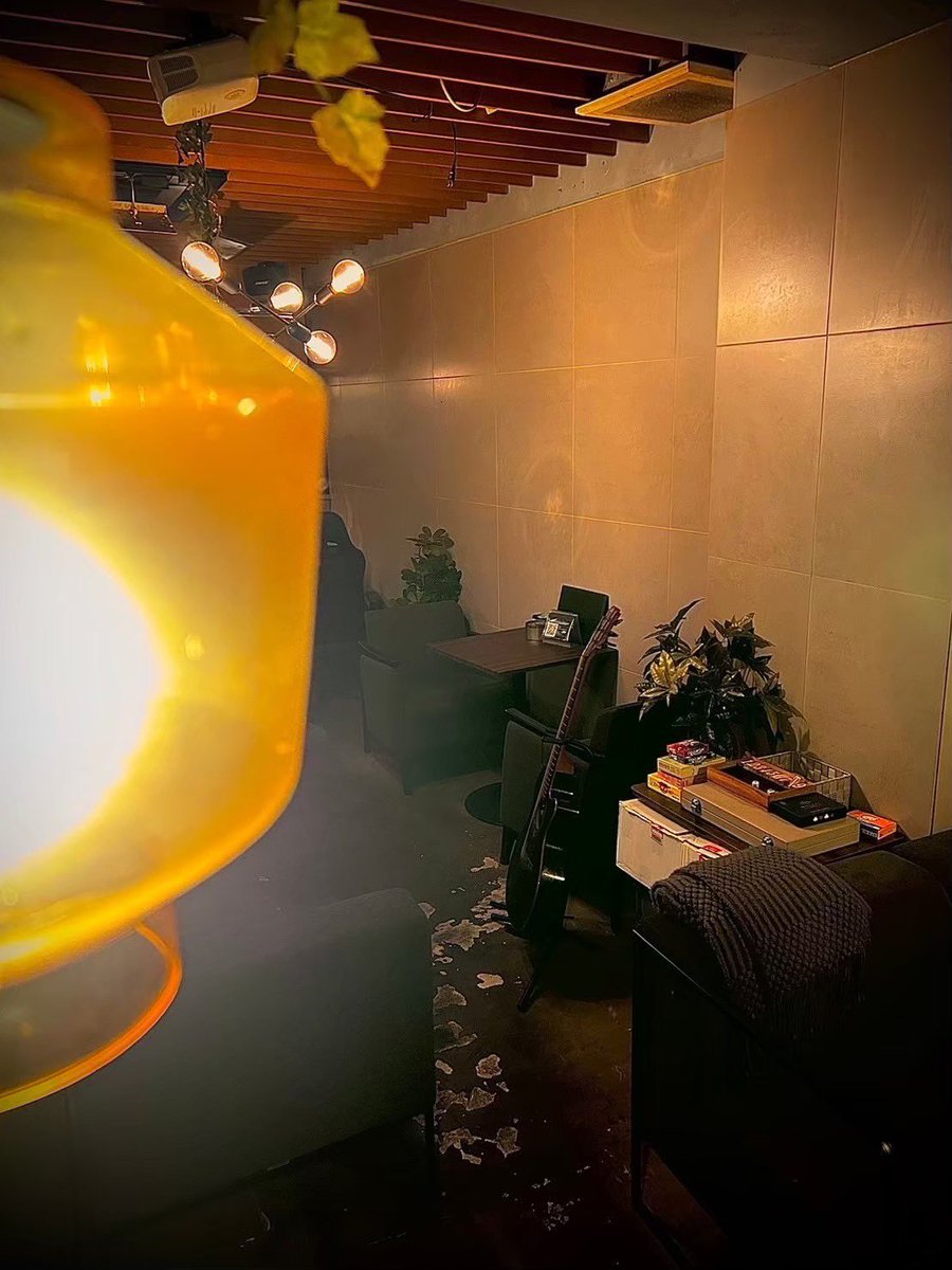 key_ebisu's tweet photo. 2026/7/22
恵比寿Shisha Lounge Key
13:00～27:00

staff
きむら　open-21:30
ゆうひ　18:00-close

SYSTEM
チャージ　￥1,000
シーシャ　￥2,500
ドリンク　￥600～

🙆‍♀️紙タバコ喫煙OK
🙆‍♀️高速Wi-Fi　1人席カウンター有

当日のご予約はお電話で

☎03-5990-4711
#シーシャ #恵比寿 #水タバコ https://t.co/iN1ua6hScn