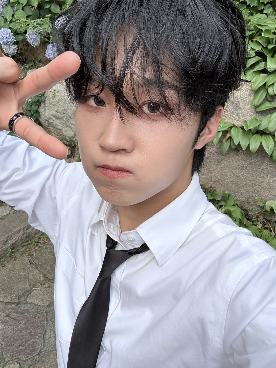 eastshine_tment's tweet photo. [#동재]
나른함 싹 달아나게 비주얼로 기강 잡으러 온 동재 폼 미쳤다 💟

#이스트샤인 #EASTSHINE #イーストシャイン  #อีสไชน์
#동재 #DONGJAE #ドンジェ #ดงเจ https://t.co/5GRmx1o5n1